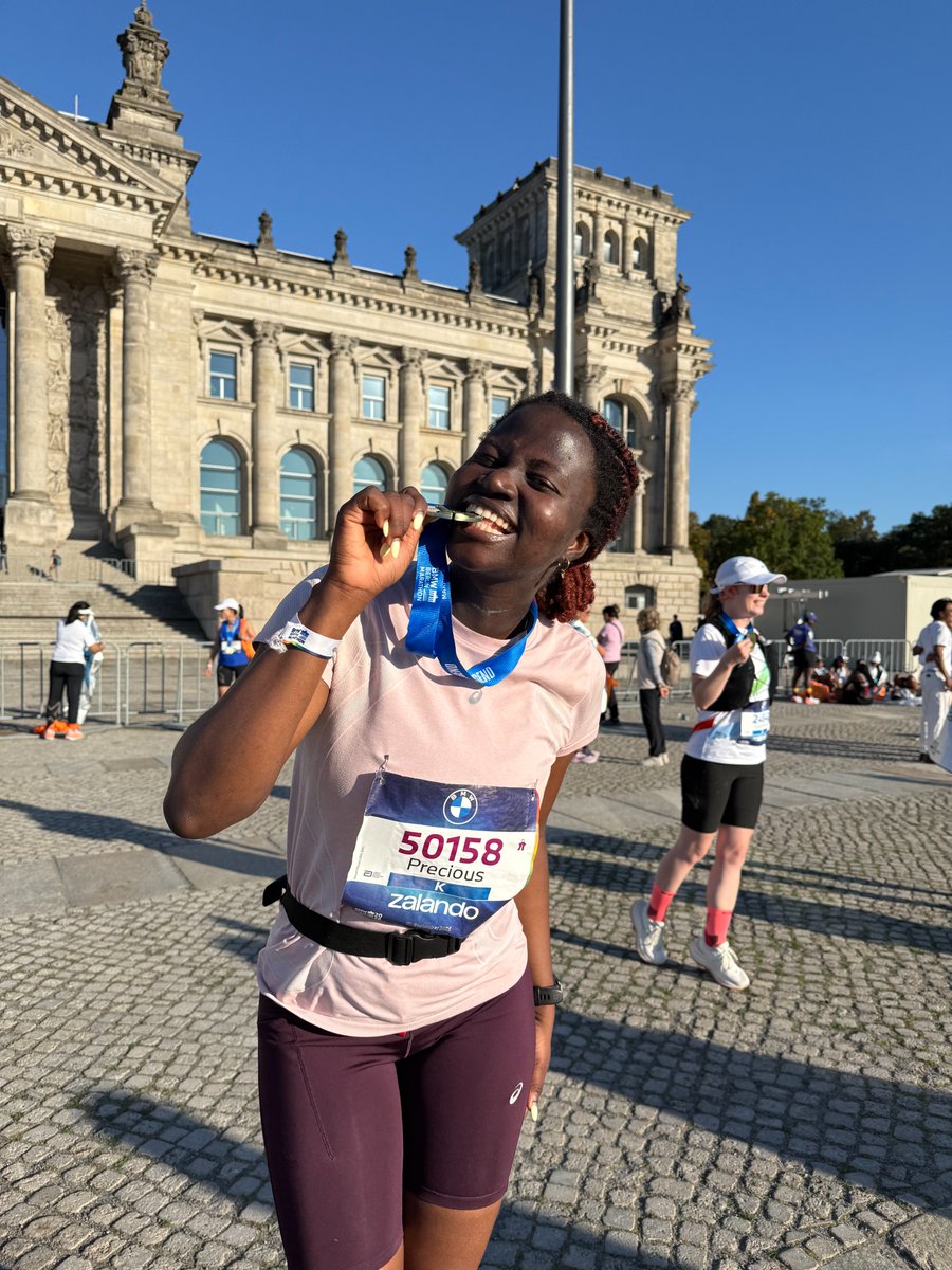 deyemipresh's tweet photo. girl, you have amazing friends!

ran my first marathon today, and my friends showed up &amp; showed out for me; online and physically! almost 40 people, rooting for me, screaming my name, sending me encouraging messages. I am so blessed!🥺 https://t.co/1DtFwRq2Iy