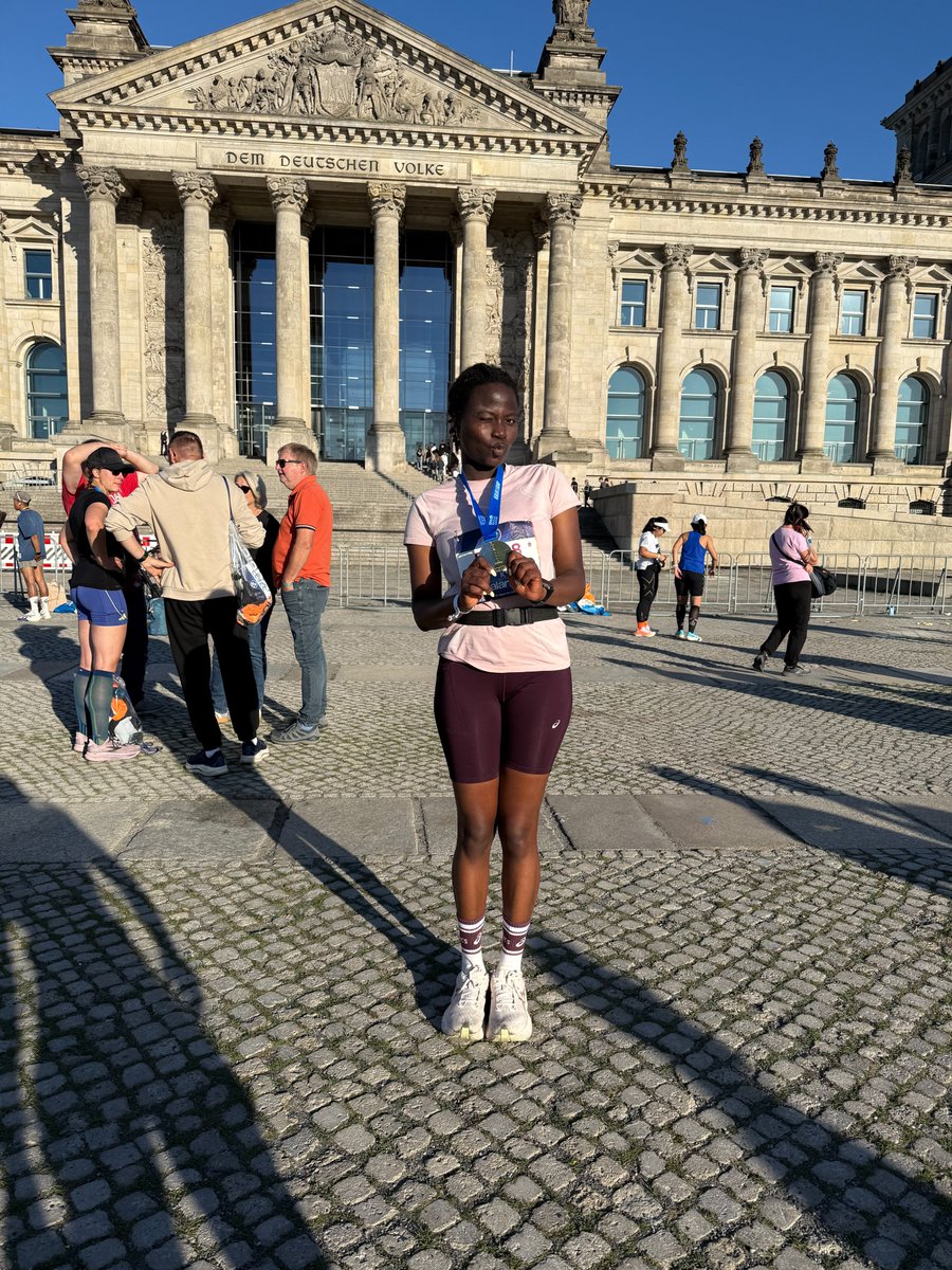 deyemipresh's tweet photo. girl, you have amazing friends!

ran my first marathon today, and my friends showed up &amp; showed out for me; online and physically! almost 40 people, rooting for me, screaming my name, sending me encouraging messages. I am so blessed!🥺 https://t.co/1DtFwRq2Iy