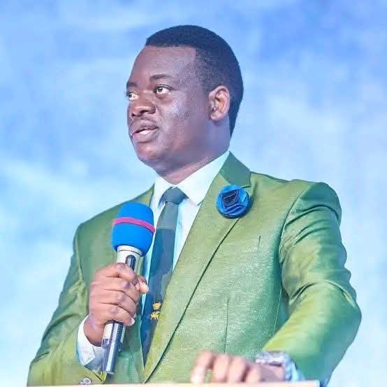 prophetbenomale's tweet photo. This lunatic and d£vil called 'VDM' is truly an agent of darkness.

If he doesn't repent from this constant act of insulting men of God and the body of Christ he'll find himself in what money, connection and technology can't solve except God's intervention - Amen🙏

The worst people are those ignorant and f00lish Christians under his post hailing him to ride on; they're a disgrace to God.

🎯 Not every message should be criticized at first hearing. Sometimes, you need to listen again and understand the context.

🎯 The Church and Men of God are not problem of Nigeria. Leaving the corrupt and devulish leaders to face the church is beginning of your downfall.

Repent! you ev!l generation that fear satan more than you respect God.

@ApostleArome Osayi is a man of integrity and genuinely fear God; he's not one of the agents of darkness that constitutes disgrace and unrighteousness for the body of Christ.

#VDM is too small to bring down Apostle Arome Osayi...

The plans of the enemy against His servant and the Church shall not prevail in Jesus Name.

#JESUS #KINGDOM #CHURCH
