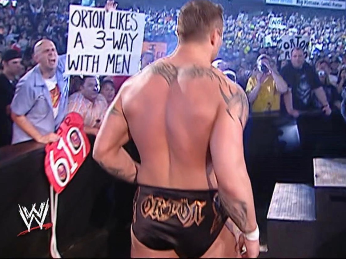 RuthlessAggresr's tweet photo. He was a legend. He gave us this Randy Orton sign.
🕊️ https://t.co/ui3aX3bWwp