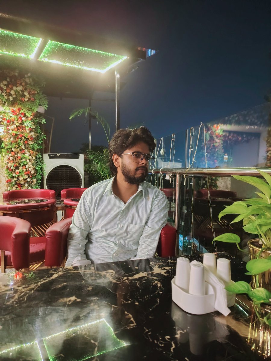 MdArsha19830154's tweet photo. I spend my days caring for others,
but tonight, my heart is missing someone. ๐ค๐
#drmarshad ๐๐ฎ๐ณ https://t.co/4LP0DWC3SS