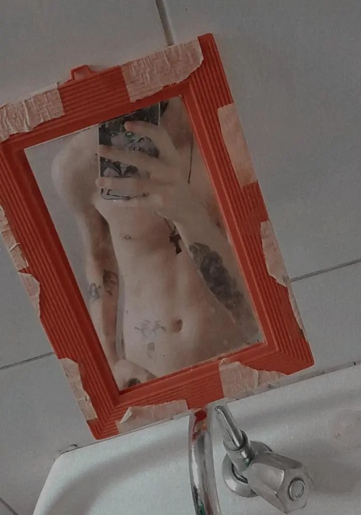 Darkreserva's tweet photo. Cê me conhece pessoalmente, aqui eu não existo.

• não falo com menores de idade
• não falo com quem nao tem idade na bio
• conta de interação
• humor duvidoso e quebrado
• não vivo sem música 
• assisto anime, filmes, séries e uns documentários ai 

RESPEITO ACIMA DE TUDO https://t.co/kN7AHTOROp