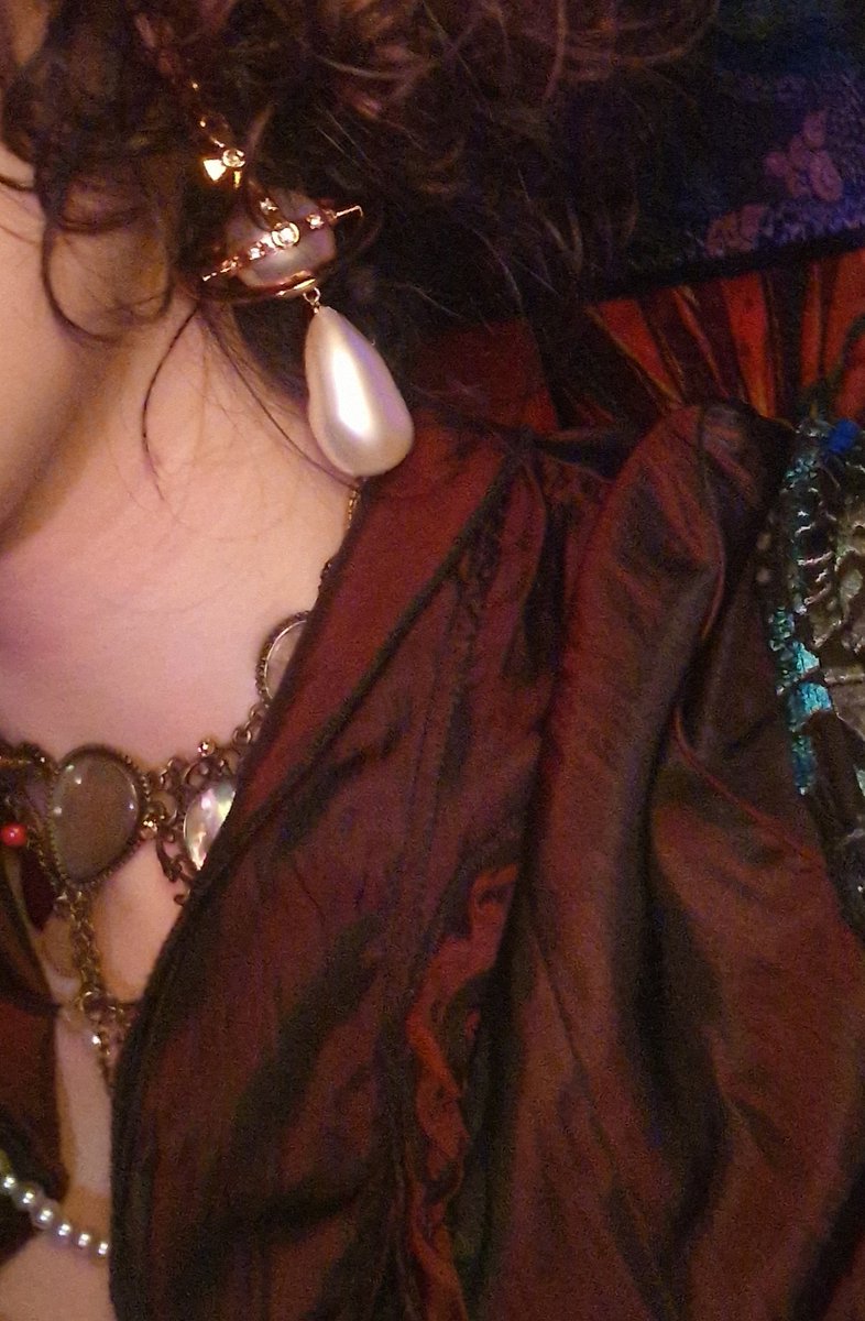 acid___angel's tweet photo. i survived an 8 hour long bus ride in this outfit https://t.co/qc2TFgoYvL