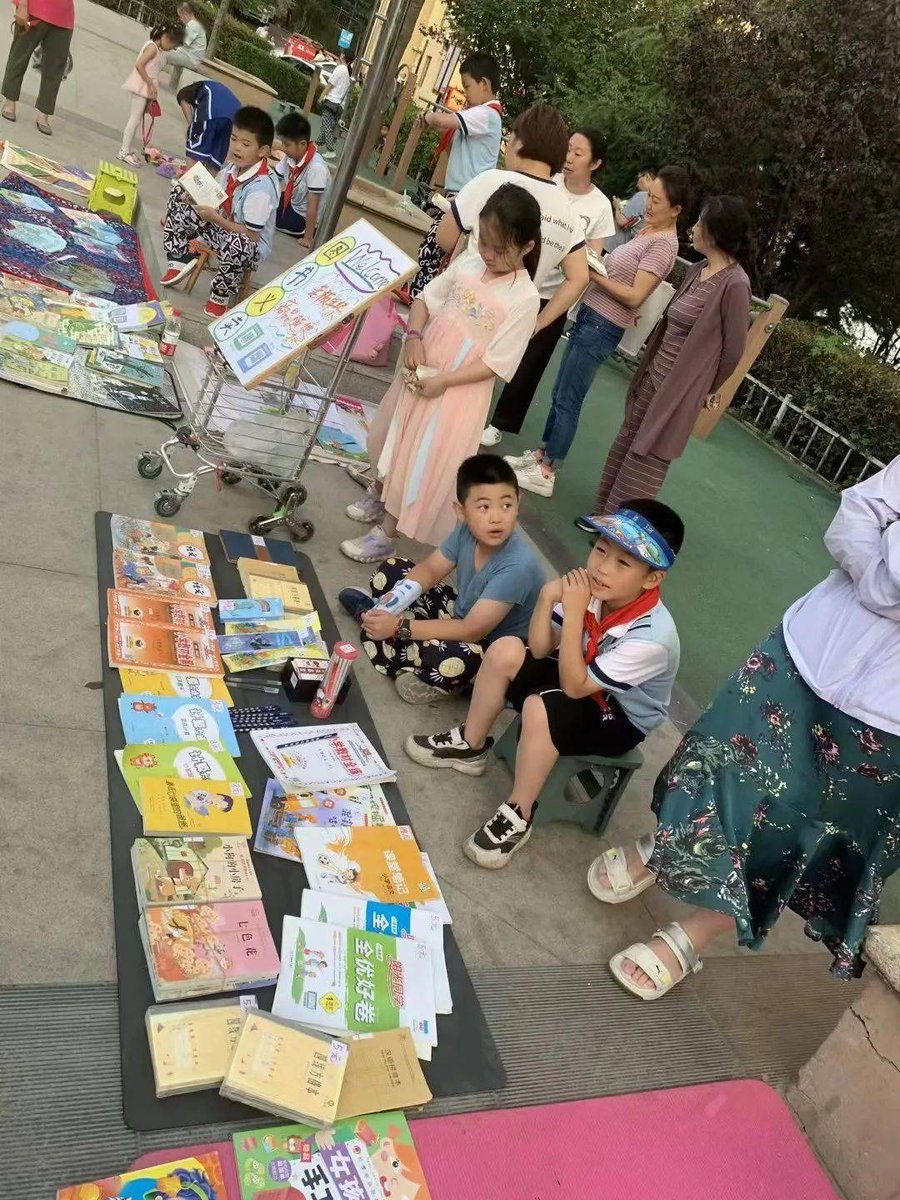 NonaLeesec8pt's tweet photo. Día de Intercambio de Libros Comunitario este sábado en la plaza principal! Trae un libro que ya no necesites y llévate uno nuevo, todos son bienvenidos! https://t.co/q4oO8qQhBB