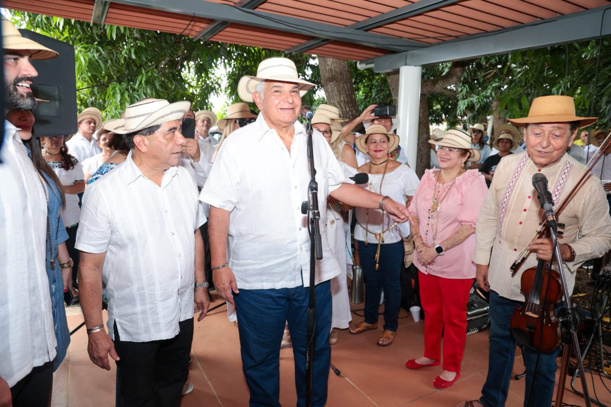 as_salazar's tweet photo. *Presidente Mulino participa en el Festival Nacional de la Mejorana en Guararé*

El presidente de la República, @JoseRaulMulino participó este domingo - 27 de Septiembre - del Festival Nacional de la Mejorana en su 74.ª edición en Guararé, en la provincia de Los Santos, donde compartió con autoridades gubernamentales y pobladores que celebran esta tradicional fiesta.

El presidente Mulino estuvo acompañado de ministros, vice ministros, directores de entidades gubernamentales, diputados y decenas de vecinos del lugar que disfrutaban de la actividad, en celebración de esta festividad conocida, también, como el Festival de Guararé.

“Me alegra mucho estar otra vez aquí en la fiesta. Me alegra siempre estar con ustedes y oír al gran Colaco”, expresó Mulino en la celebración, que tuvo lugar en la residencia del ministro de Educación (MEDUCA), Ventura Vega, y fue amenizado por la orquesta de Ornilo Moisés Cortez García, mejor conocido como ‘Colaquito Cortez’.

El Festival Nacional de la Mejorana es una de las máximas expresiones folclóricas y culturales de Panamá, celebradas del 19 al 28 de septiembre de 2026 en Los Santos, considerado la cuna del folclore panameño.
@venturavegao