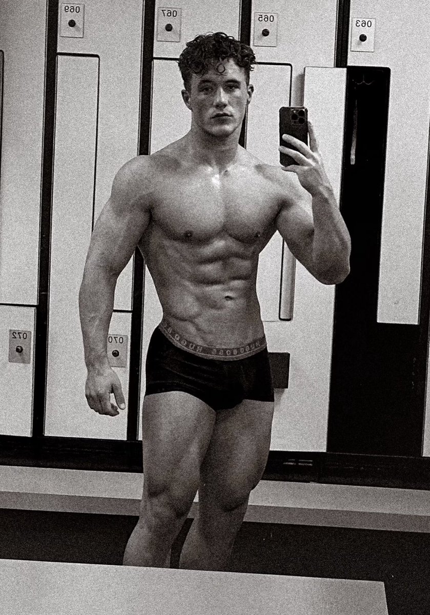AlphaRafae's tweet photo. Come serve your alpha
#cashmaster #findom4ever #alphaworship #paypig #serve #findom #findom #bicep #Muscle #California #worship. https://t.co/PInD6CQb3t