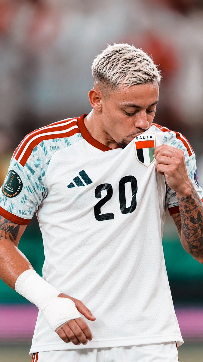 _iRashid_'s tweet photo. عيال البلاد ❤️
 في الامارات مافي شي اسمه " مجنس "

 أي شخص مقيم على هذه الأرض ويحمل شعارها مستعد يضحي بروحه عشان ترابها 🇦🇪 https://t.co/G828hCequr