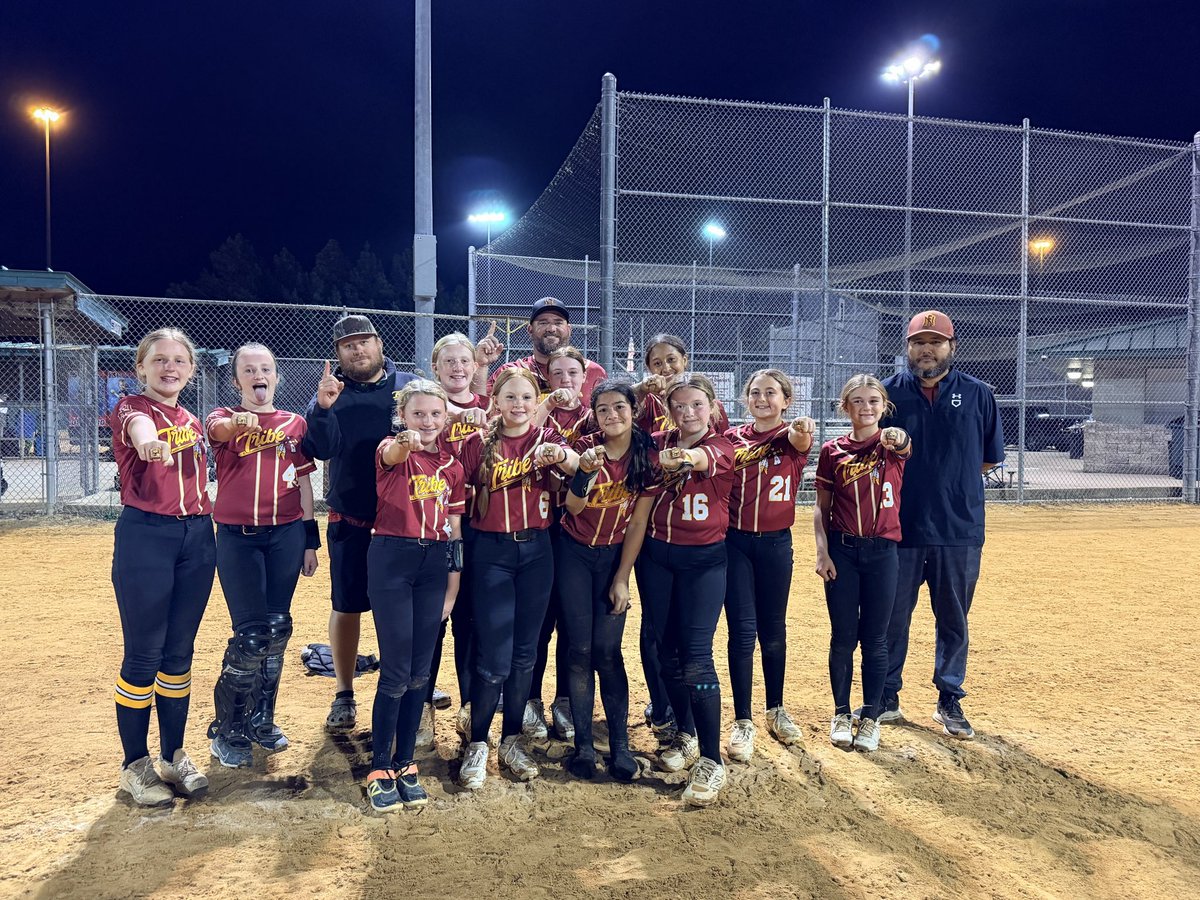 KynleighMcbeth's tweet photo. We played a Usssa tournament yesterday. we finished with the sliver bracket championship. Gonna get back to work this week to correct some things! #alwaysimproving @ExtraInningSB @LineDsoftball @PrepSoftball https://t.co/djxp6BaJVz