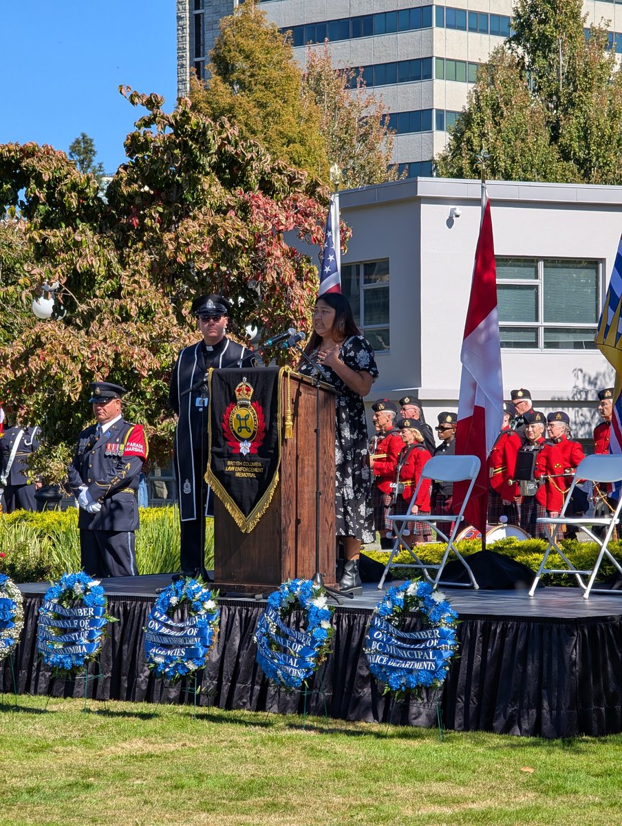 BCLEMemorial's tweet photo. We are honoured to have Danica Paul, #Songhees Youth representative at our #BCLEM Ceremony.

She welcomed us all, and gave the land acknowledgement.

#HonourThe135 #NeverForget #AHeroRememberedNeverDies https://t.co/wpF9mIN6yt