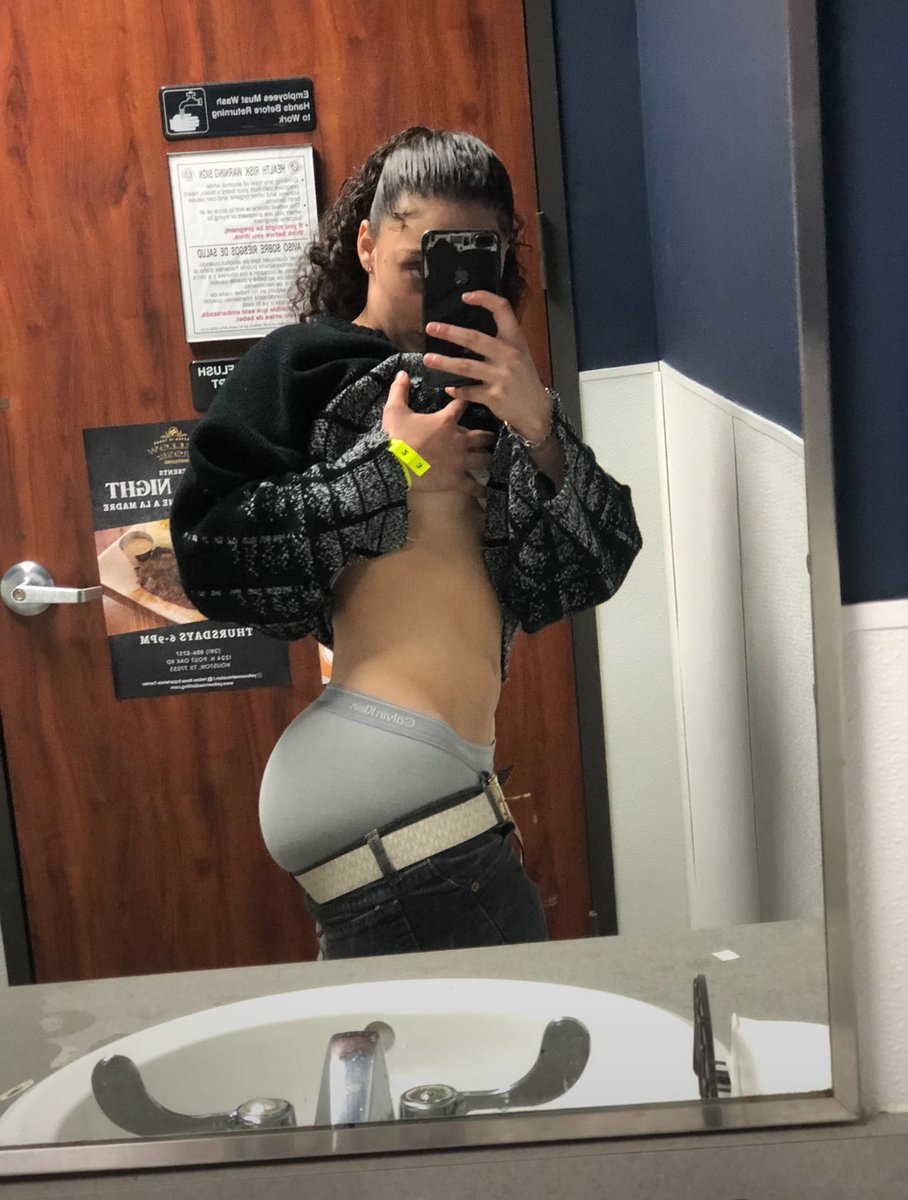 Desteeni02's tweet photo. Hey❗️It's ur fav Stud again and I'm just on here tryna find some dick tbh it's been a min. Yes that's me in the video, if u wanna chill, smoke &amp; fuck hmu. Also open for Ft calls, feet content &amp; custom You can help my page blow up by hitting that retweet button for a surprise😉#rt https://t.co/HYd5t09Cl3