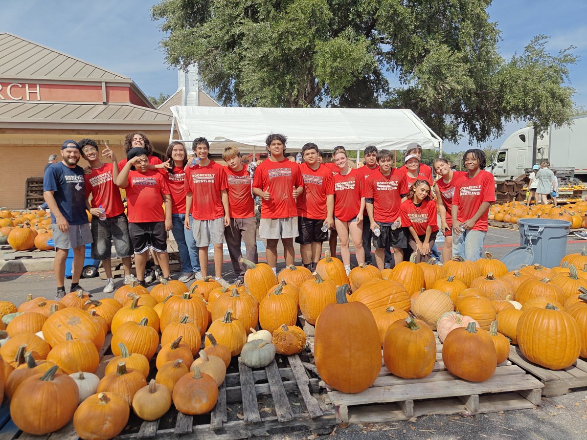 SA_TRWrestling's tweet photo. Another great year at the pumpkin patch. It's a special group of athletes and families here on the Roosevelt Wrestling Team!

@WeAreTRHS
@NeisdAthletics 
@TRRoughRiderFB https://t.co/IMjHN8QQyT