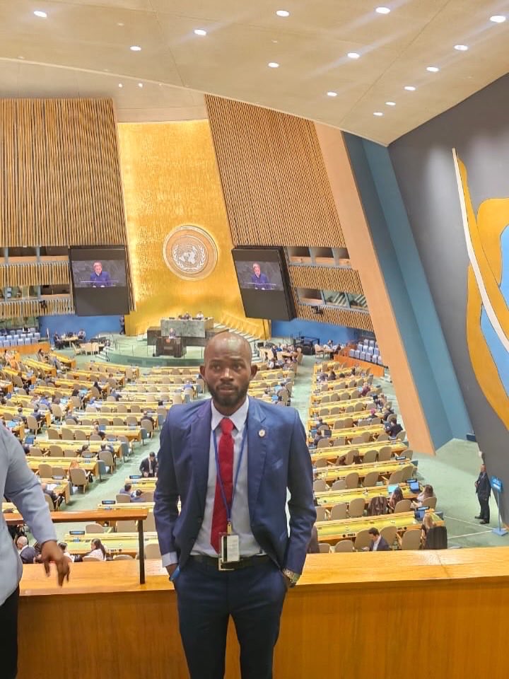MeschacAlmera's tweet photo. Ce fut un honneur d’avoir pris part à la Semaine de haut niveau de la 81e session de l’Assemblée générale des Nations Unies à New York, et d’avoir eu le privilège de rencontrer de dignes fils et filles d’Haïti, notamment le shérif de New York.
#UNGA81
#Diplomatie
#FiertéHaïtienne https://t.co/rQDTMjEfe0