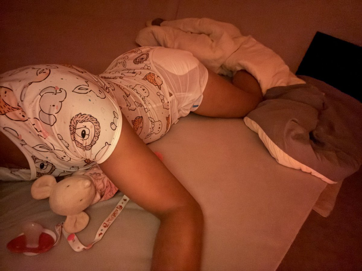 CuteChoulo's tweet photo. Bonne nuit ��😴 
#abdl #diaper #diaperboy https://t.co/4ILoWqTFIq