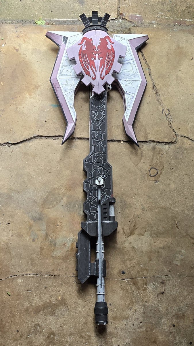 thecraftlocust's tweet photo. Final assembly before paint. Here we go! #teostraswaxe #monsterhunter #monsterhuntercosplay #swaxe #switchaxe #モンハン #モンハンコスプレ https://t.co/rbyYdHtMZW