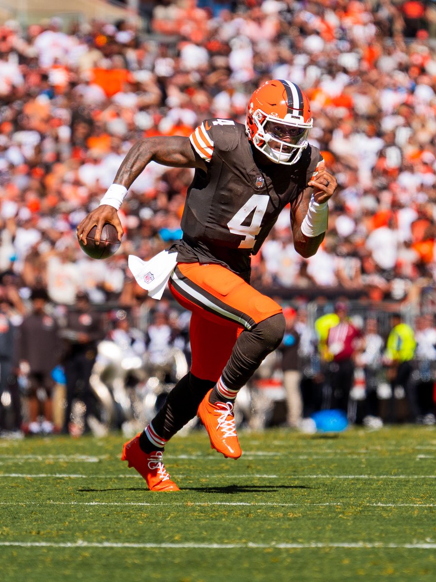 ESPNCleveland's tweet photo. Deshaun Watson vs the Panthers: 

16/30 
144 yards 
2 TDs 
45 rushing yards 
Game winning TD drive 

The Browns are 2-1 🔥🔥🔥 https://t.co/983k4Xy98u