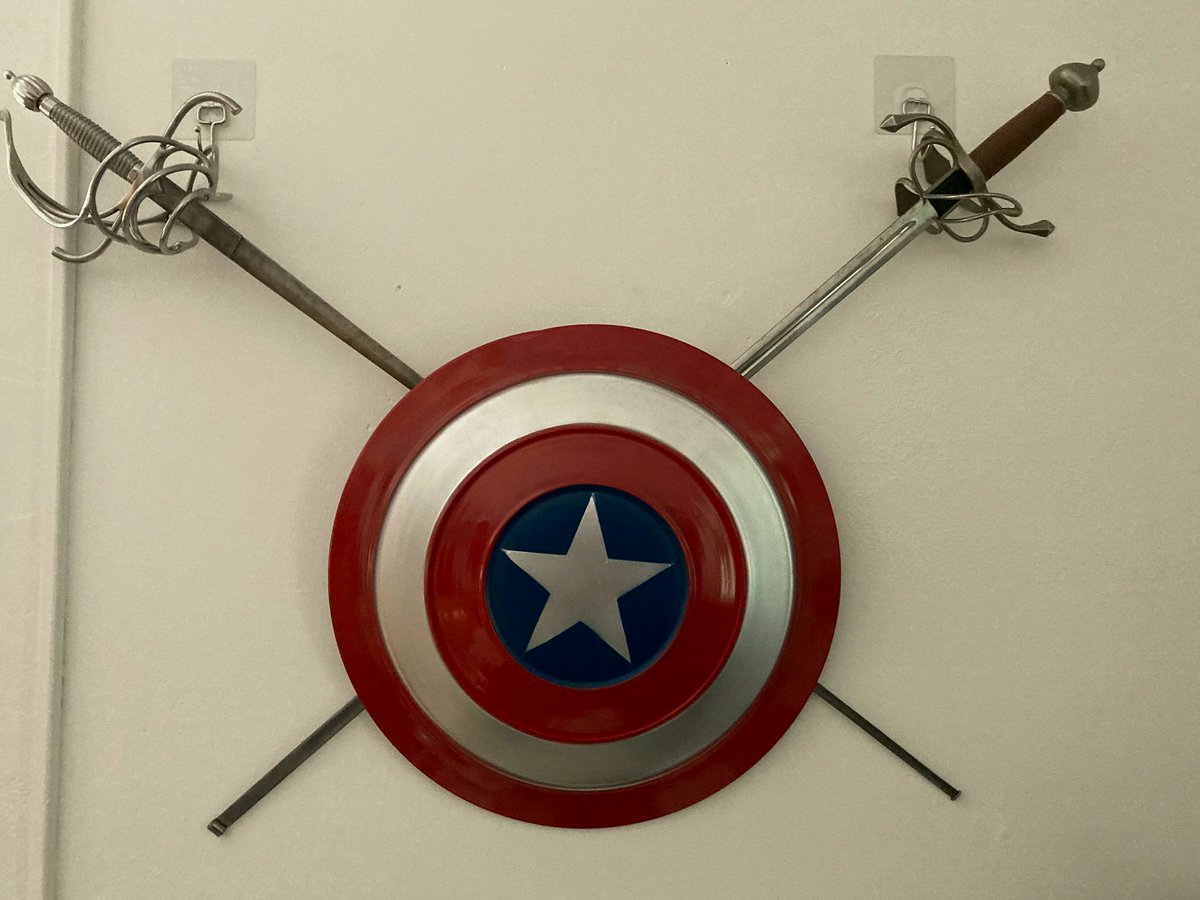 MichelleLexl2's tweet photo. I don’t see enough weapons-as-decorations on here, so behold! My favorite wall in my house
#TechCareers https://t.co/pP0opyNjc5