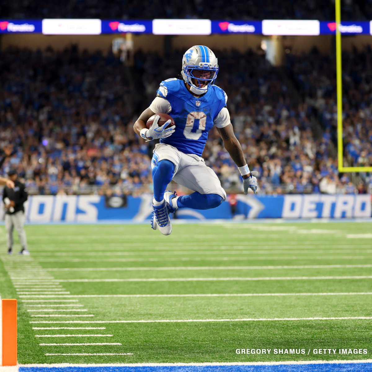 ESPNInsights's tweet photo. Jahmyr Gibbs scored 3 TD Sunday to give him 55 for his career!

Barry Sanders (57), Maurice Jones-Drew (56) and Todd Gurley (56) are the only players in NFL history with more TD before turning 25.

Gibbs will turn 25 in March. https://t.co/3S1ztB944j