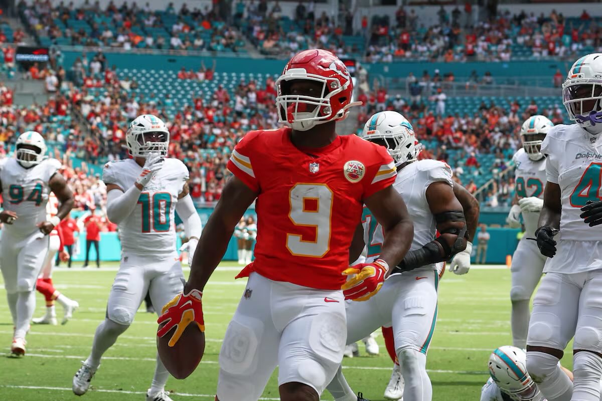 KCSportsNetwork's tweet photo. Kenneth Walker in 3 games with the #Chiefs:

🔥442 total yards
🔥4 touchdowns https://t.co/1pLExWt6Ib