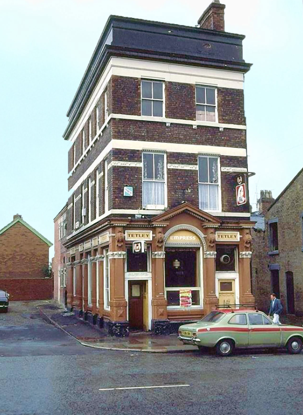 scousegary1's tweet photo. the empress high park street https://t.co/mRDe3jMDFd
