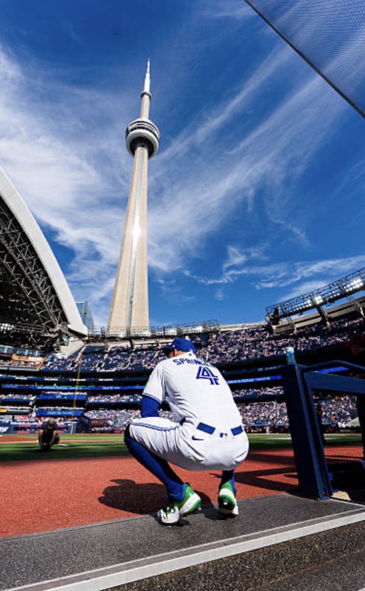 skyedomie's tweet photo. if this is the end, hell of a career and hell of a toronto legend 🩵 https://t.co/Xv0lBEzGcG