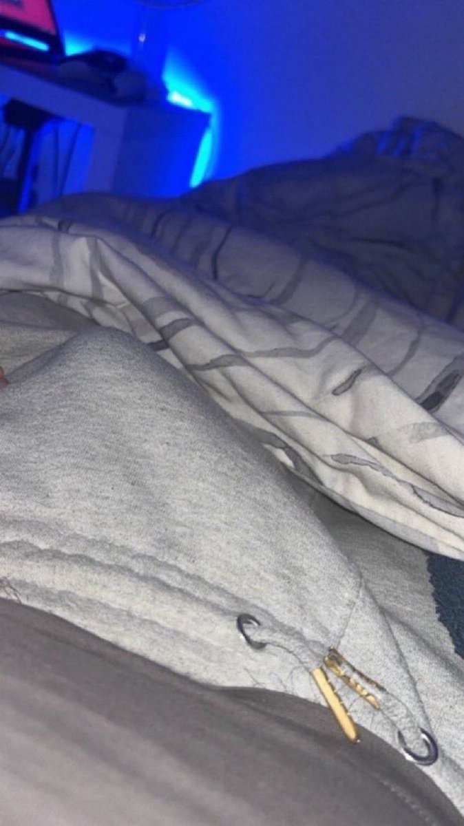ngmllx's tweet photo. who wants to see my dick in dms

like the tweet or dm me and ill send it you

if you have a dick yourself
 or a blank account, you will be ignored 

#nsfw #nsfwtwt #horny https://t.co/aYkIhCB7kT
