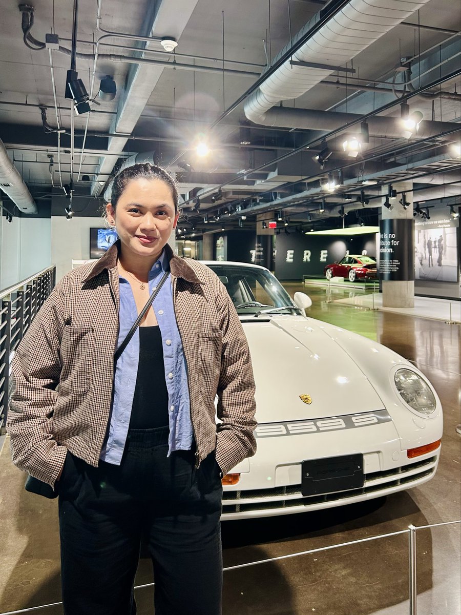 MrsWetti's tweet photo. A different mode of transportation. 🤪☺️😂 Hope you see this @annecurtissmith sooo cutie ootd from @UniqloUSA @UNIQLOPH @Porsche #thereisnosubtitute #porsche #959s https://t.co/3EVnbRT4ID
