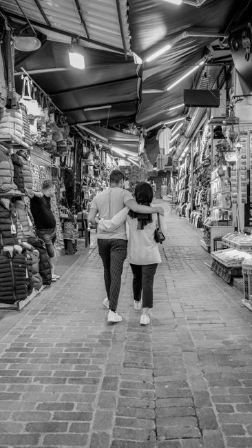 NicholasCo9kt's tweet photo. فقط الرومانسية الأمل يمكن أن يشعل في ضوء الصباح. ariane spingler🥸 https://t.co/XYP07rZGkL