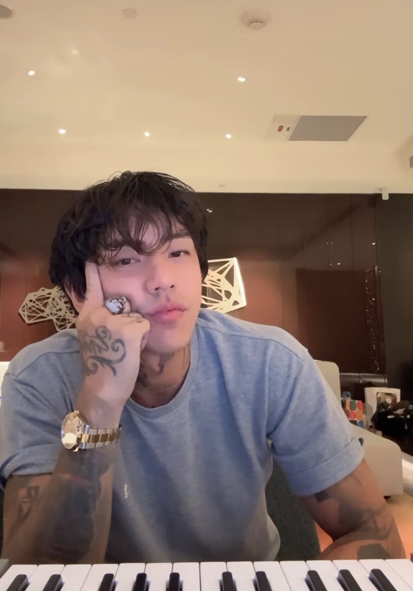 miitoreborn's tweet photo. I love him so much ☹️ https://t.co/o1AoDiUa2F