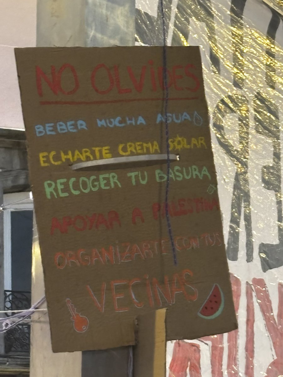 carlotaeramirez's tweet photo. Qué bonita están dejando la Puerta del Sol ❤️ https://t.co/9jbh4gOVx4