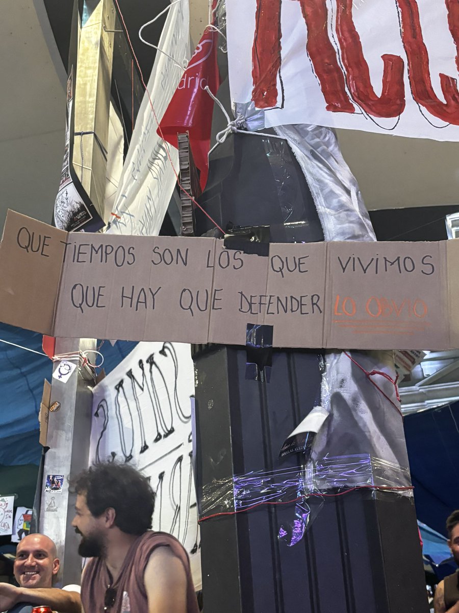 carlotaeramirez's tweet photo. Qué bonita están dejando la Puerta del Sol ❤️ https://t.co/9jbh4gOVx4