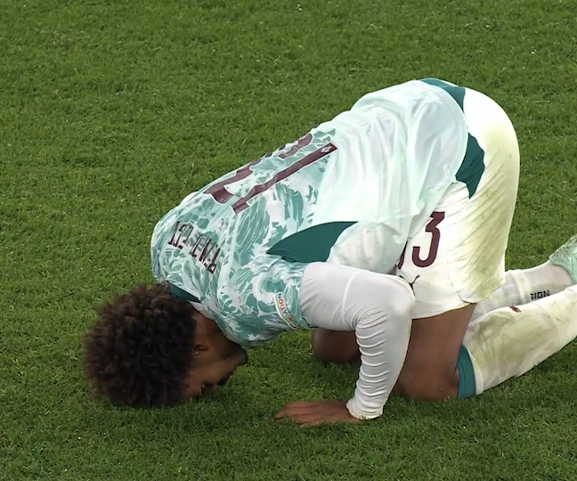 TouchlineX's tweet photo. FT: Norway 1-2 Portugal.

PORTUGAL HAVE BEATEN NORWAY AWAY, WHAT AN ACHIEVEMENT! 🔥🔥🇵🇹🇵🇹 https://t.co/QQ8b0O1Ct4