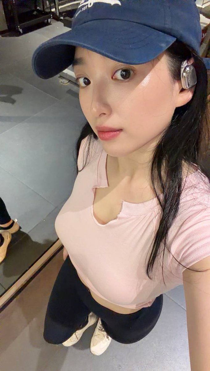 ShankarHCJPR's tweet photo. 没有好的搭子的时候要什么情绪价值，运动分泌多巴胺和内啡肽，快乐不就来了，没人疼的时候就多练，练完哪哪都疼，哈哈 https://t.co/enyOQ5mWvH