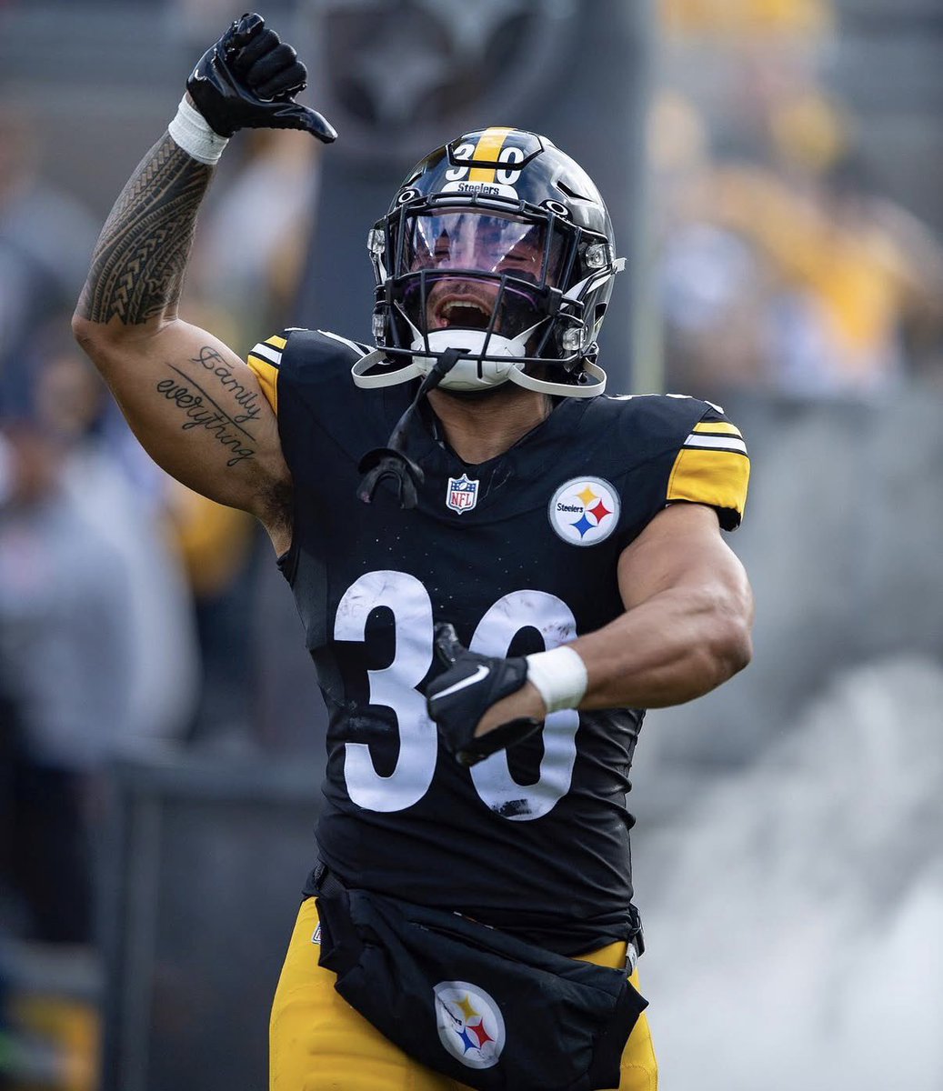 SteelersNetwork's tweet photo. Jaylen Warren vs Bengals 

⭐️ 20 touches 
⭐️ 176 total yards 
⭐️ 7.5 YPC

One of the games most underrated players. #Steelers https://t.co/aCzWPx8OJs