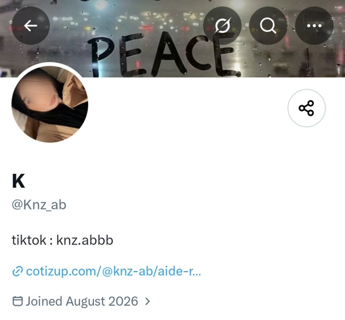 Colensbabe's tweet photo. 🚨 ATTENTION ESCROQUERIE

Cette «femme» qui dit subir des violences conjugales c est en réalité une bande organisée : déjà 11 000€ récoltés en 24H . Plein d’incohérences dans l'histoire , et dès que j’ai cramé que sa photo était FAKE et prise sur TikTok, elle l’a direct changée https://t.co/R690tVDSOH
