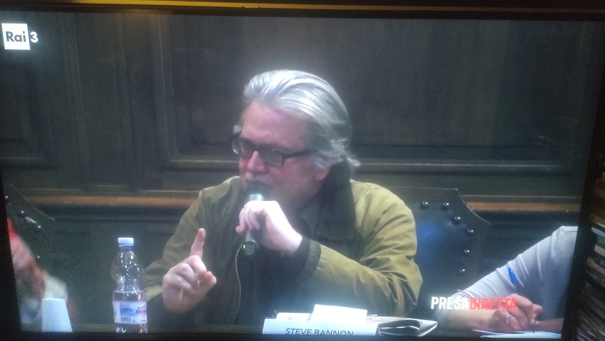 unoenessunoe's tweet photo. @SMaurizi Esiste una mail di #Bannon ad #Epstein di finanziamenti a #Salvini: quanto è stata profonda l'ingerenza americana (della destra) in Italia? #presadiretta (non rispondete e allora i russi?) https://t.co/DcHNnrem63