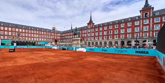 DiegoRBCA's tweet photo. Cuando Almeida privatizó la Plaza Mayor para el tenis, ahí no había ningún problema.

Pero no pongas tiendas de campaña en la Puerta del Sol que son un peligro 👇 https://t.co/rtY6w9KOvH