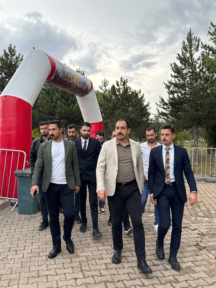 svsulkuocaklari's tweet photo. İl Başkanımız Sn. Bahadır GÖKMEN Cumhuriyet Üniversitesinin düzenlemiş olduğu Gençlik Festivaline katılım sağladı. Ülkü Ocakları Sivas İl Başkanlığı olarak Gençlik Festivalinde açtığımız standımızı ve diğer standları İl Başkanımız ziyarette bulundular. https://t.co/tC43g8b6sG