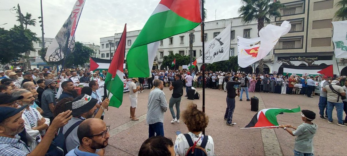 h_bennajeh's tweet photo. 🔴 هكذا خرج الشعب المغربي الليلة، الأحد 27 شتنبر 2026، في عدة مدن ( طنجة - البيضاء - مكناس - وجدة- بني ملال-تطوان- المضيق)، لمواصلة الإسناد الشعبي المغربي غير المنقطع لغزة في وجه الإبادة، ولتنديده بإصرار النظام المغربي على التطبيع مع كيان الاحتلال ومن ذلك آخر خطوة مستنكرة بفتح سفارة الاحتلال بالرباط.

وقد تمت تدخلات عنيفة في كل من طنجة وتطوان.