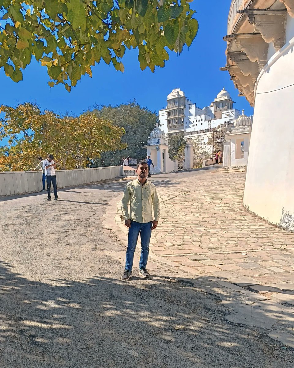 AngelinaShqtte's tweet photo. Visit Sajjangarh Fort and Fateh Sagar Lake in Udaipur. https://t.co/CO6QrtAppg