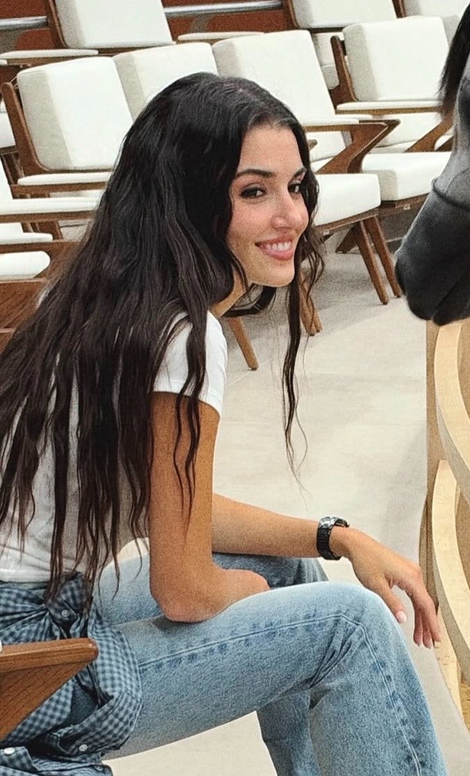 jadocspicon7's tweet photo. I can't resist that smile 🥹🤤❤️‍🩹 You look so beautiful! i love #HandeErçel https://t.co/eiUMisG7nd