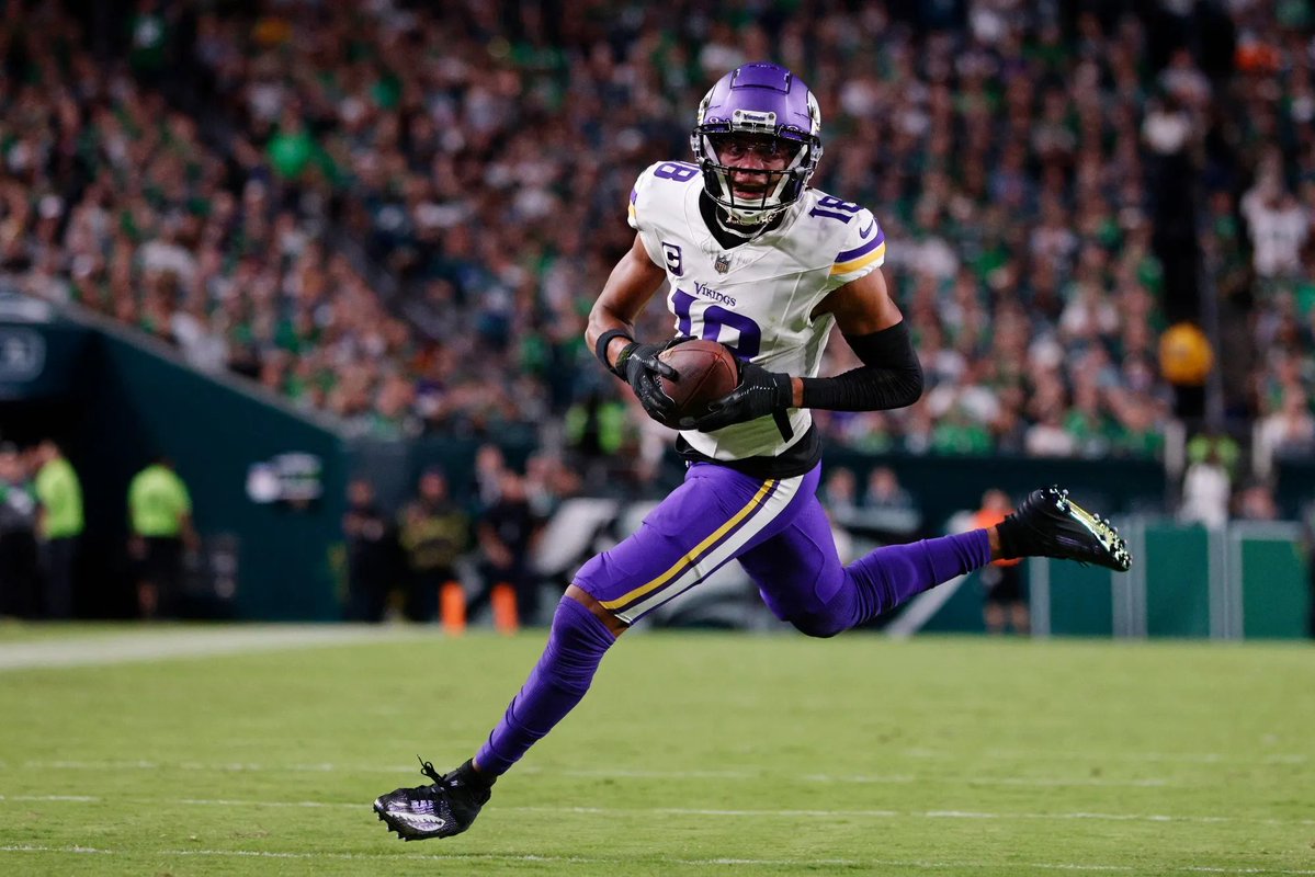SleeperNFL's tweet photo. WR Justin Jefferson (ankle) is questionable to return. https://t.co/cOV5VHt4Ao