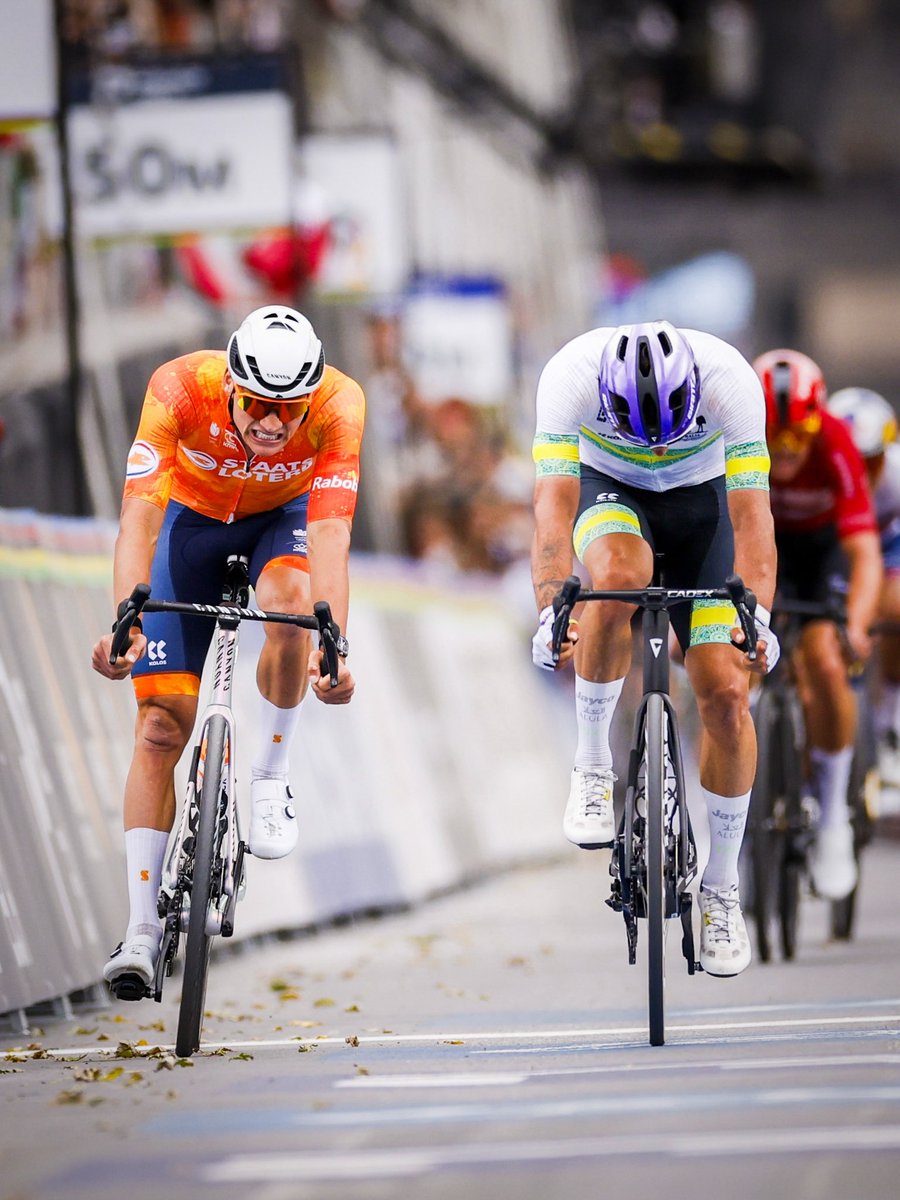 TeamNLtweets's tweet photo. De wedstrijd kleur gegeven 🧡

Hij wilde de koers hard maken en dat heeft hij gedaan! Mathieu van der Poel was vandaag een van de grote smaakmakers tijdens de wegwedstrijd op het WK 👊

Na een prachtige koers knokt hij zich naar het WK-brons! 🥉

#TeamNL https://t.co/Oai7C3Tj5H