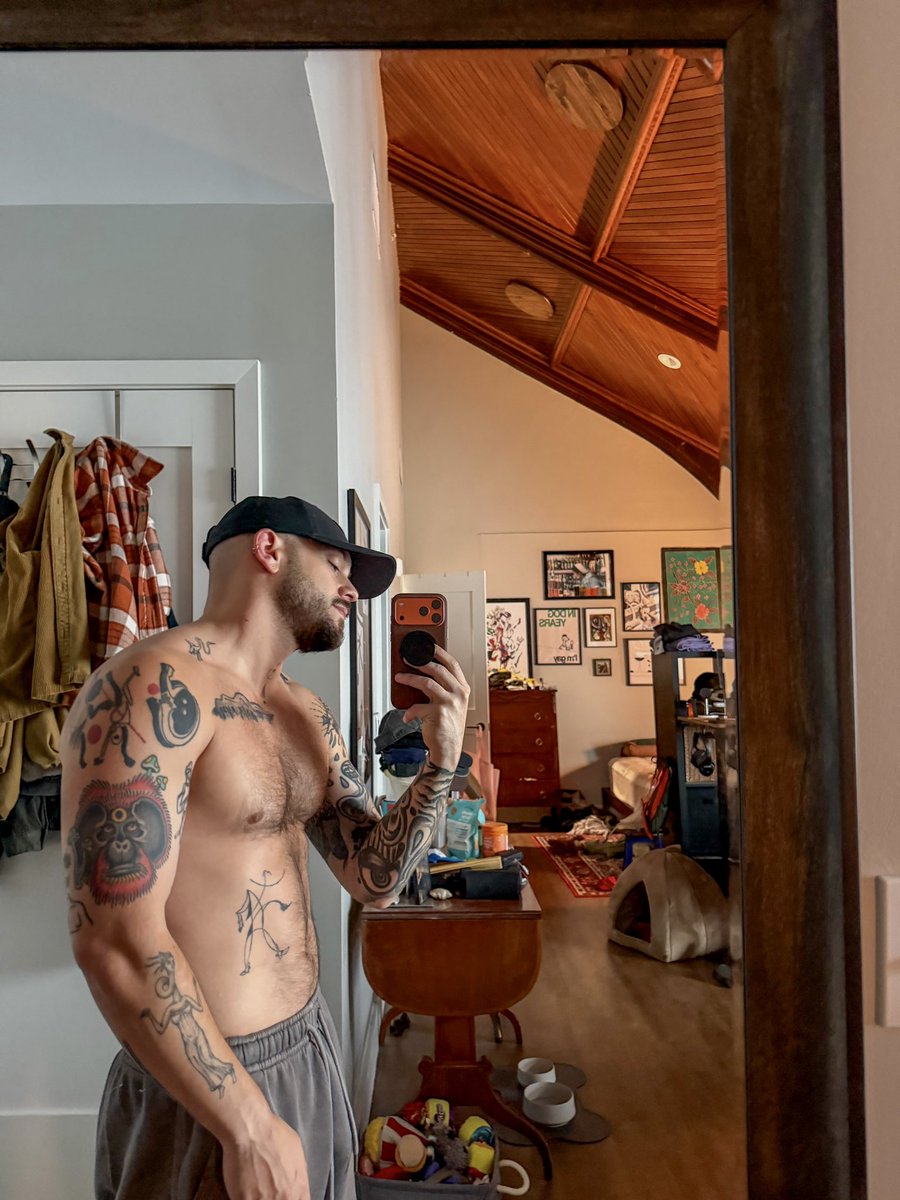 __flimflam's tweet photo. sunday scaries (no pump, apt a mess, resident evil later) https://t.co/uLah3Hhmu9