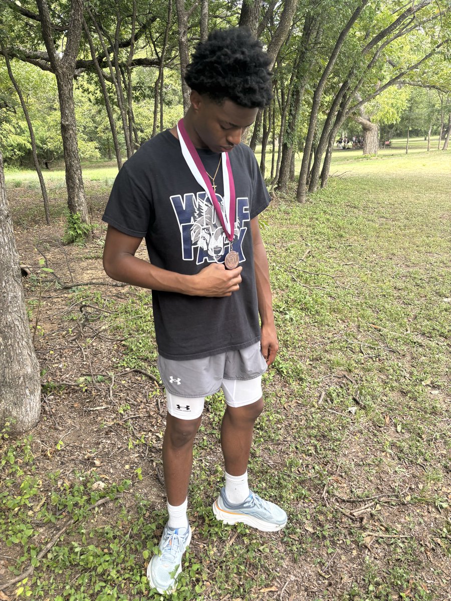 Xavier__Graves's tweet photo. Brownwood invitational-
3 mile- 17:20.61
13th place🥉 https://t.co/E4ujSFZrfv