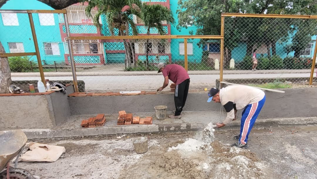 LorenzoOsbel's tweet photo. Por una ciudad más bella en su 230 aniversario, se trabaja en #LasTunas  y las obras o tareas, que por razones objetivas, no se concluyan ahora, se harán para el 10 de octubre y  algunas para el triunfo de la Revolución. #PorLasTunasLaVictoria #SíSePuede https://t.co/M23S1ErnPG