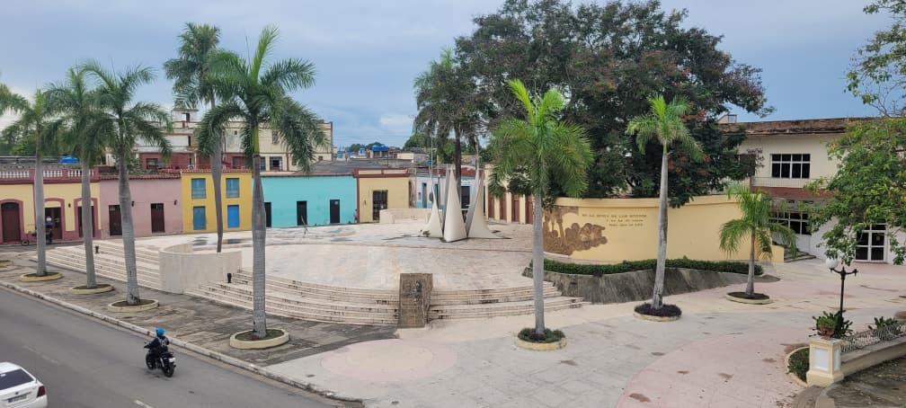 LorenzoOsbel's tweet photo. Por una ciudad más bella en su 230 aniversario, se trabaja en #LasTunas  y las obras o tareas, que por razones objetivas, no se concluyan ahora, se harán para el 10 de octubre y  algunas para el triunfo de la Revolución. #PorLasTunasLaVictoria #SíSePuede https://t.co/M23S1ErnPG