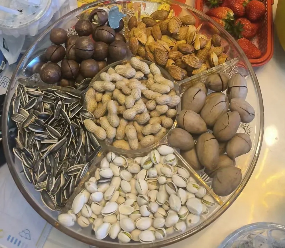 ChristelCleb's tweet photo. Hola vecinos! Este sábado organizamos un pequeo intercambio de platos caseros en el portal del edificio. Todos están invitados a traer una comida para compartir y charlar un rato. Nos veremos a las 17:00 https://t.co/C08PhztbOl