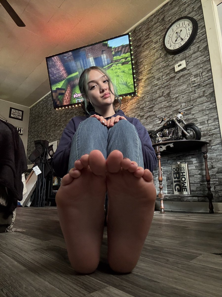 janetts_solez's tweet photo. Miss my feet? https://t.co/yXI57uuOzW