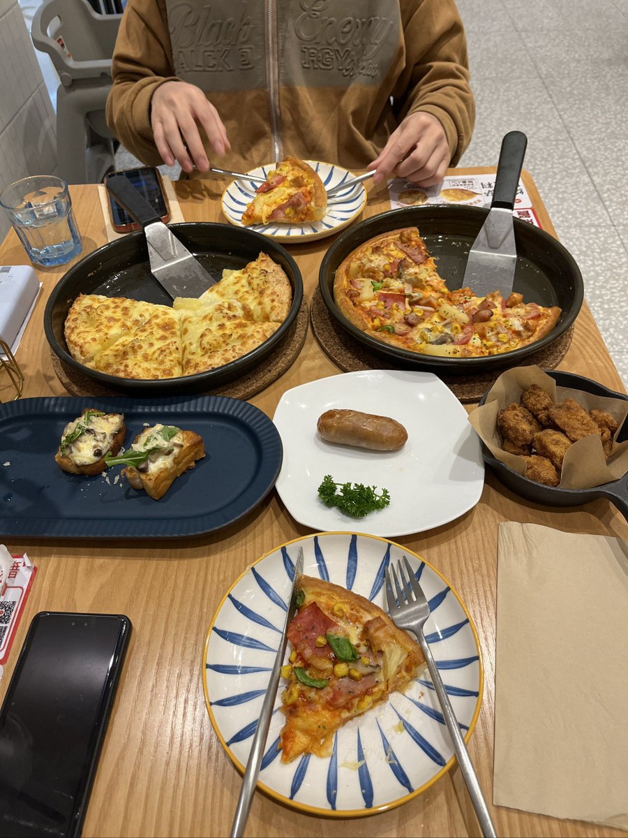Sheritacropb's tweet photo. Hoy, pizza casera y risas con mis personas favoritas ， https://t.co/UJaGEiQ2G2