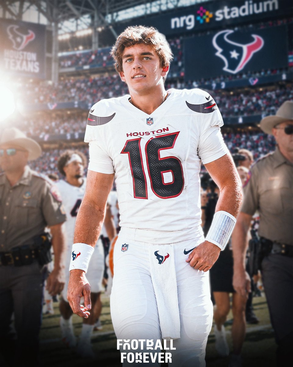 fballforeverhq's tweet photo. After falling to 0-3 today, the Texans currently own the No. 1 overall pick of the 2027 NFL Draft. 

With C.J. Stroud's underwhelming performance and his looming contract talks, Texas QB Arch Manning could firmly be in the mix to go to Houston. https://t.co/8QBA4aKNxO
